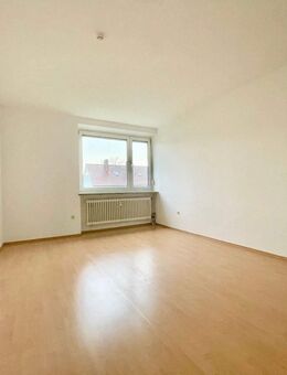 Frei ab 01.08.2025! Große & helle 2-Zimmer-Wohnung mit ca. 51,8 qm im zweiten Stock - Creußen