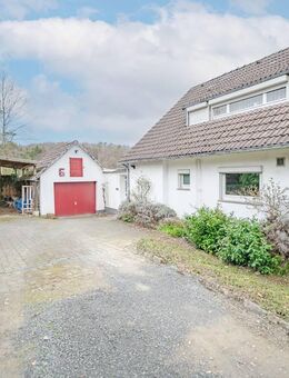 Viel Platz für Ihre Ideen - Doppelhaushälfte in Oberwiehl wartet auf frischen Wind - Wiehl