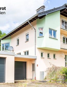 Gigantisches Einfamilienhaus mit separatem Eingang für eine Einliegerwohnung, Garten und 2 Garagen - Igel