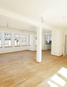 Eine echte Rarität! Traumhafte 3-Zimmer-Altbauwohnung mit Balkon im Coburger Zentrum - Coburg