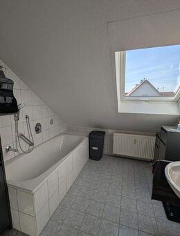 BJ 1997 - traumhafte & helle DG-Wohnung, Balkon, Garage - Bibertal