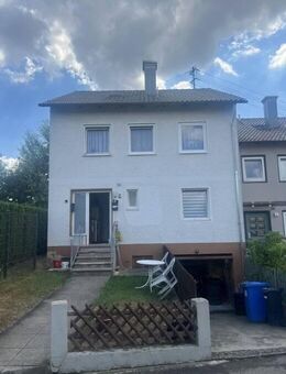 Reihenendhaus mit 2 bis 3 Wohnungen, Garten und Garage in Burtenbach - Burtenbach