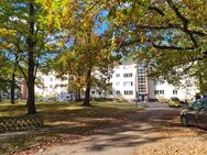 SEHR SELTEN: geräumige sanierte Wohnung direkt am Grunewald*Balkon*PKW-Stellplatz*Einbauküche*1. OG - Berlin