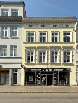 Stilvolle Altbauwohnung auf zwei Ebenen mit Fahrstuhl - Lübeck