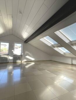 Moderne und ruhige 2,5-Zimmer Dachgeschosswohnung in bester Wohnlage von Konstanz - Allmannsdorf - Konstanz