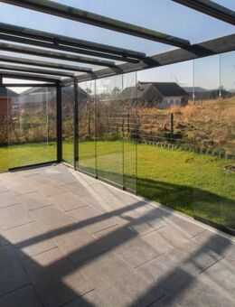 Familienoase vor Sylt: Moderne KfW-40 Doppelhaushälfte mit Wintergarten in Klanxbüll - Klanxbüll