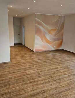 Schöne große 3 Zimmer-Wohnung mit Terrasse und Garten - Eisenberg (Pfalz)