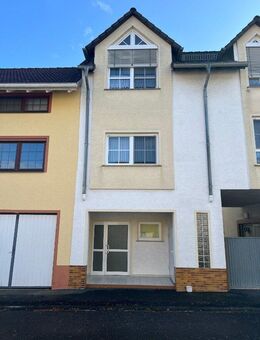 TOP! Ruhig gelegenes 2-Familienhaus mit großer Dachterrasse! - Nidda