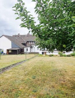 Weilmünster: Einfamilienhaus mit großem Areal und zwei Garagen - Weilmünster