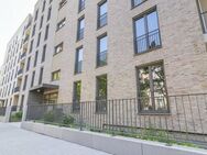 Großzügige Etagenwohnung mit lichtdurchflutetem Wohnambiente, Loggia und Tiefgaragenstellplatz - Frankfurt (Main)