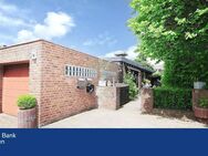 VIERSEN-Süchteln: Winkelbungalow mit Schwimmbad und 2 Garagen - Viersen
