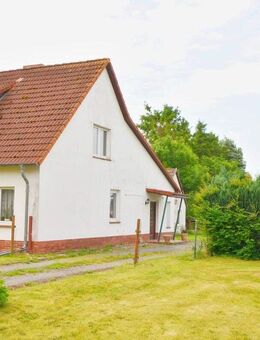 Doppelhaushälfte mit Potenzial und großem Grundstück! - Ahrenshagen-Daskow
