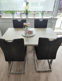 Esszimmer Tisch und Polstersstühle - Düsseldorf