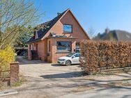 Großzügiges Einfamilienhaus mit 2 Wohneinheiten auf schönem Grundstück in Norderstedt/Garstedt - Norderstedt