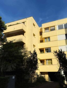 Praktisch und ruhig: 2-Zimmer-Wohnung mit Balkon, Aufzug, Stellplatz - Berlin