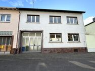 Renovierungsbedürftiges EFH mit Loggia, Garage, Nebengebäude + Garten in ruhiger Lage - Philippsburg