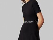 Calvin Klein Jeans Skaterkleid TAPE MILANO SHORT SLEEVE DRESS mit Logoschriftzug in der Taille