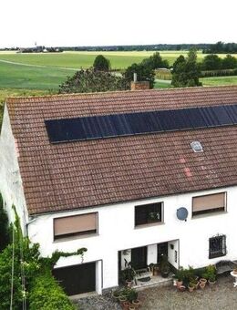 GROSSENHEIN: : Teilmodernisierter Drei-Seitenhof auf 2210.00 m2 - drei Wohnungen und viele Möglichkeiten! - Großenhain
