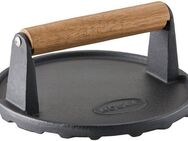 RÖSLE Burgerpresse BBQ Gewicht, 25231, Gusseisen, Barbecue-Gewicht zum schnelleren Garen, Gusseisen, Holzgriff, 17,5 cm