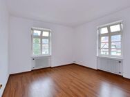 REDUZIERT: Charmante 4-Zimmer Wohnung mit Balkon, EBK und 2 Stellplätzen - Zell (Wiesental)