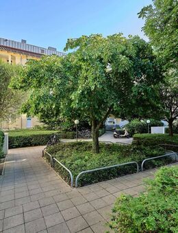 Gepflegte 2-Zimmer-Wohnung mit ca. 61 m² & Balkon im Straubinger Westen - Straubing