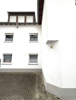4 - Zimmerwohnung im 1. Obergeschoss / Gäste-WC / Kellerraum / PKW-Stellplatz / ohne Balkon - Konz