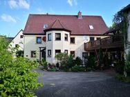 Liebevoll renoviertes Landhaus mit großen Nebengebäuden und großer Scheune in idyllischer Lage von Baudenbach - Baudenbach