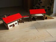Spielzeug Bauernhof Bauernhaus + Stall mit Heuboden zus. 7,- - Flensburg