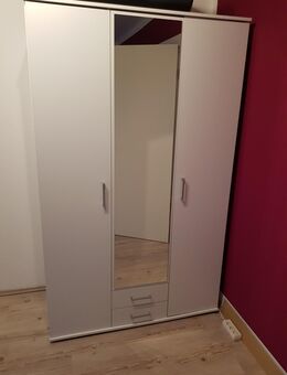 Kleiderschrank, weiß, 3-türig, mit Spiegel - Zossen Zentrum