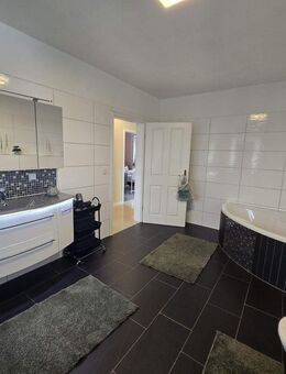 Modernes Einfamilienhaus in Söhlde: moderne Ausstattung, Doppelgarage und gepflegter Garten. - Söhlde