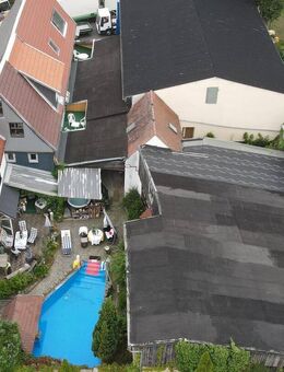 Gebäudeensemble im großer Garage/Halle - Bretnig-Hauswalde