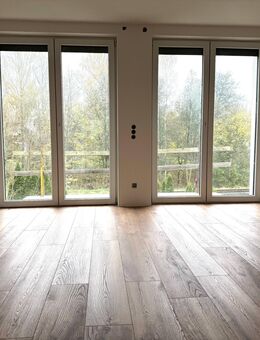 Exklusive 3-Zimmer-Wohnung mit großem Balkon und Tiefgarage in Rödental - Rödental