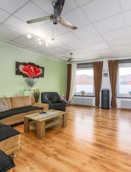 TOP LAGE: Neutraubling mit 113 m² im 1. Stockwerk mit Außenstellplatz zu verkaufen - Neutraubling