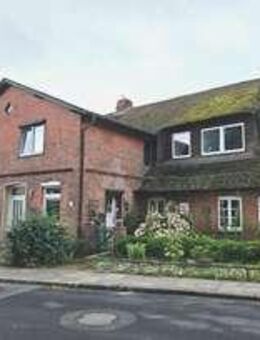 HISTORISCHES GEBÄUDE MIT 3 WOHNUNGEN, NEBENGELASS U POTENTIAL IN ZENTRALER LAGE VON FLINTBEK - Flintbek