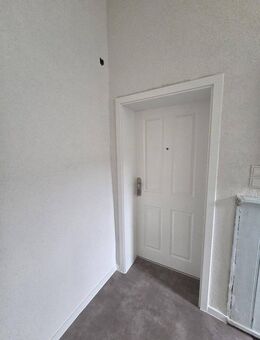 Kernsanierte 2-Zimmer-Wohnung nahe Bahnhof Oberbarmen - 3. OG links, Küche/Bad, Keller - Wuppertal