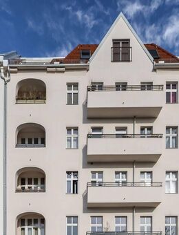 Klassische Wohnung am Landwehrkanal mit Altbaustilelementen - Berlin