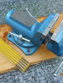 Schraubstock drehbar 80 mm  - Topp Zustand in 80335