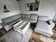 KIVIK Ikea 5er-Ecksofa mit Récamiere in hellgrau und einem Holz glas Tisch ink. Kopfteil - Mönchengladbach