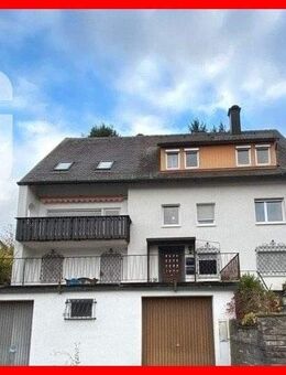 Neustadt a.d. Aisch - leerstehendes Zweifamilienwohnhaus mit zwei Garagen - Neustadt (Aisch)