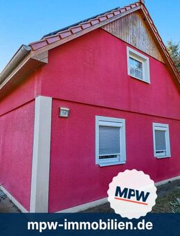 Power auf dem Dach: Ein Haus, das Farbe und Stil bekennt - Erkner