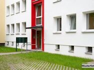 Dreifamilienhaus und 4 Garagen - Duisburg