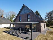 Neugebautes Einfamilienhaus - Hochwertig ausgestattet & energieeffizient mit eigenem Stromspeicher - Fockbek