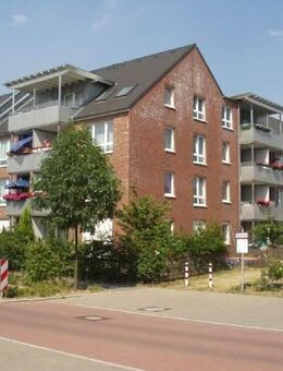 Schöne 2-Zimmer DG-Wohnung mit Balkon - Neuss