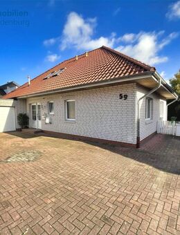 Willkommen in Strücklingen: Charmantes Wohnhaus mit Einliegerwohnung und Garage! - Saterland