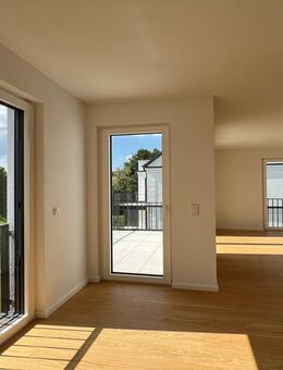 Bestens geschnittene Neubau-3-Zimmer-Wohnung mit zwei großen Balkonen - München
