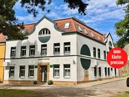 Mehrfamilienhaus in Friedland, eine große Wohnung für Eigennutzer, 3 vermietet + 2 Ferienwohnungen - Friedland (Mecklenburg-Vorpommern)