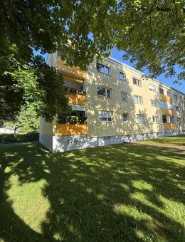 Stilvolles Wohnen mit Blick ins Grüne: 3-Zimmer-Wohnung mit Loggia, separater Küche und viel Komfort - Unterhaching