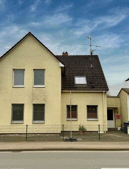 Solide Kapitalanlage mit drei Wohneinheiten und großem Grundstück - Mölln (Schleswig-Holstein)