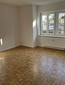 Gemütliche 3 -Zimmer Wohnung, teilrenoviert - Creußen