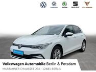 VW Golf, 1.5 TSI VIII Life Allwetter, Jahr 2020 - Berlin